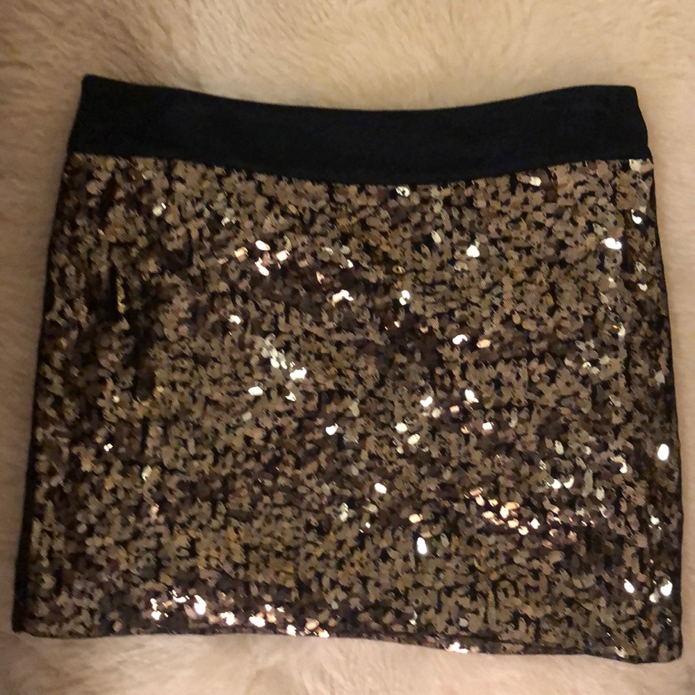 Gold sequin mini skirt - Picture 4 of 5